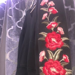 AMERICAN EAGLE CROPPED SWEATER , SIZE SMALL